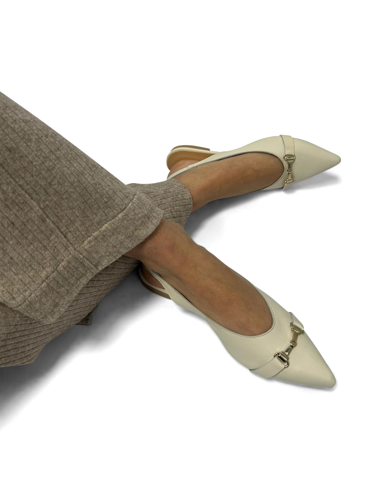 Ballerine Slingback Latte a Punta con Fibbia Dorata
