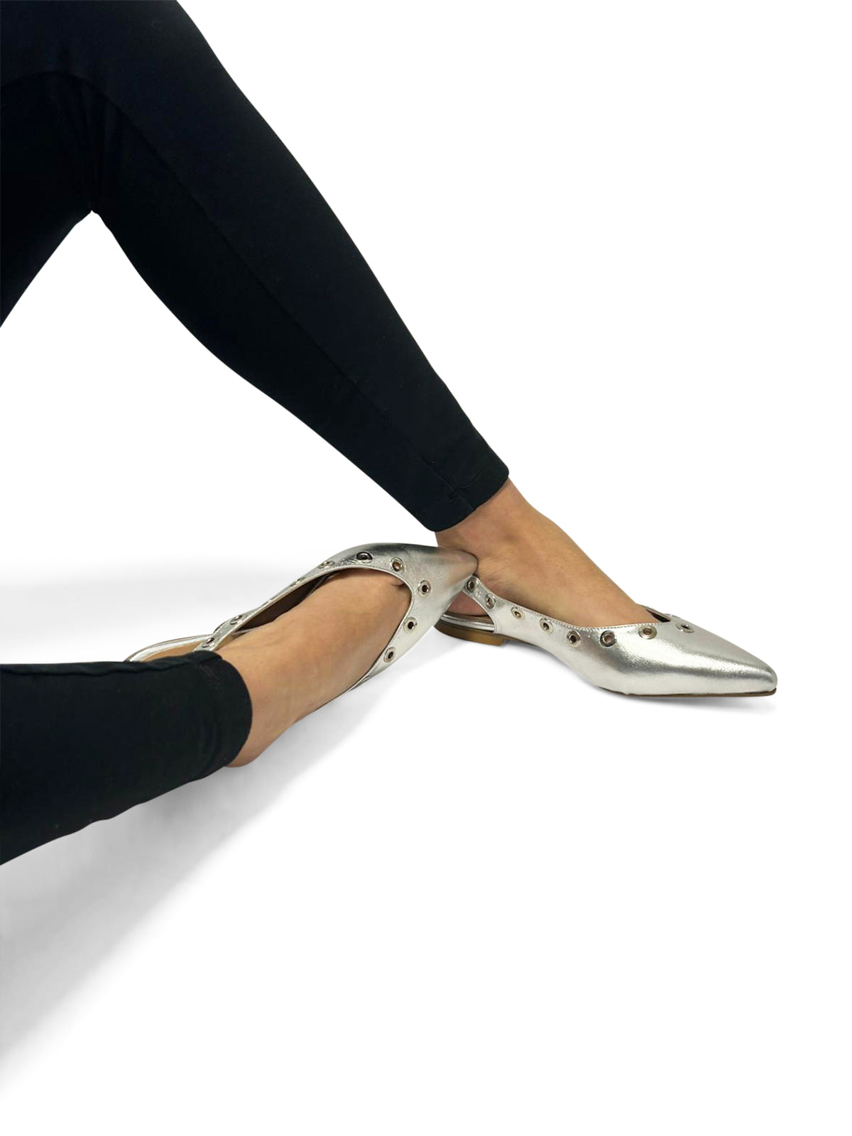 Ballerina Slingback Argento con Tacco Basso e Borchie