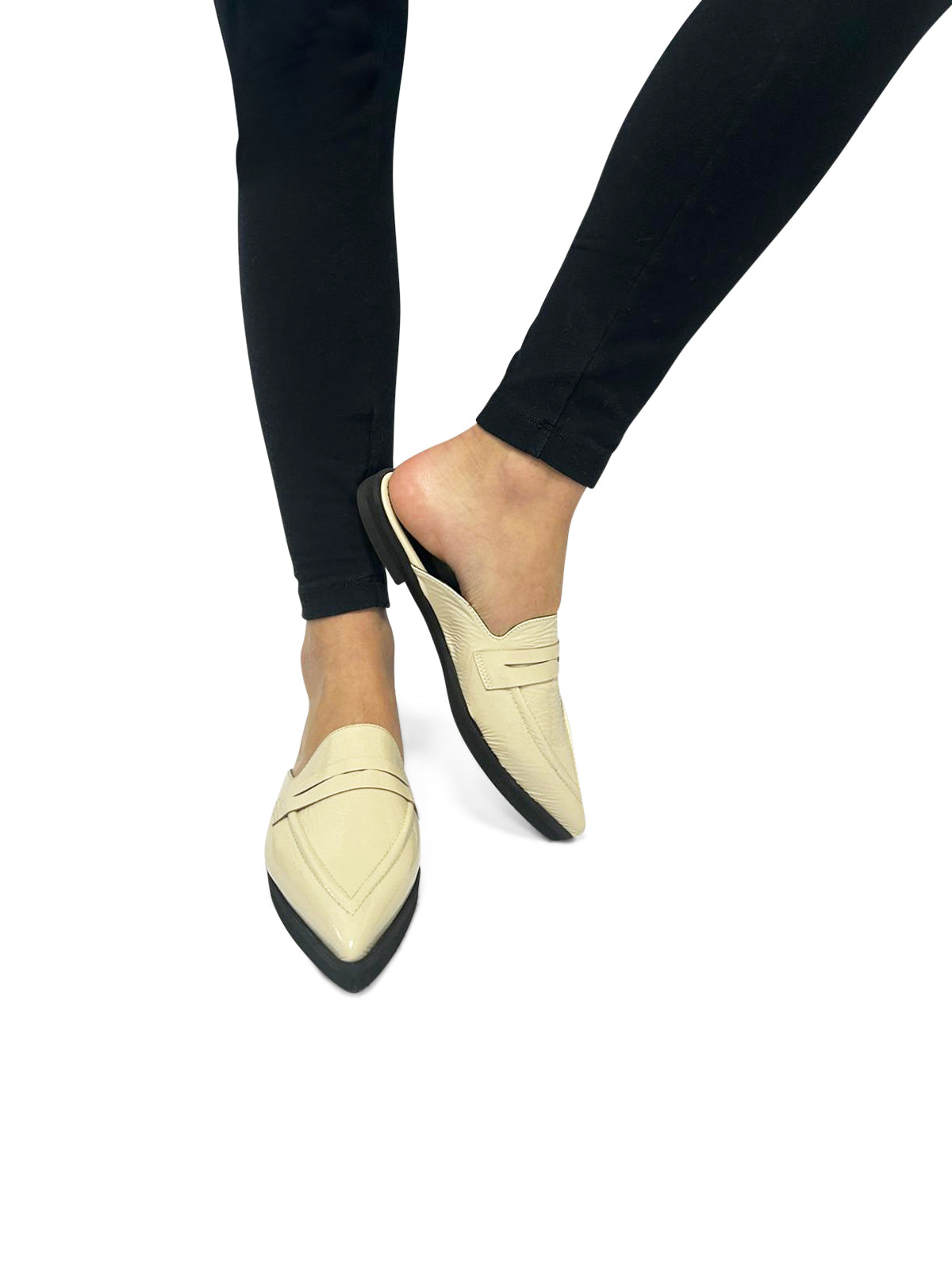 Mule da Donna in Pelle Lucida Beige con Tacco Basso